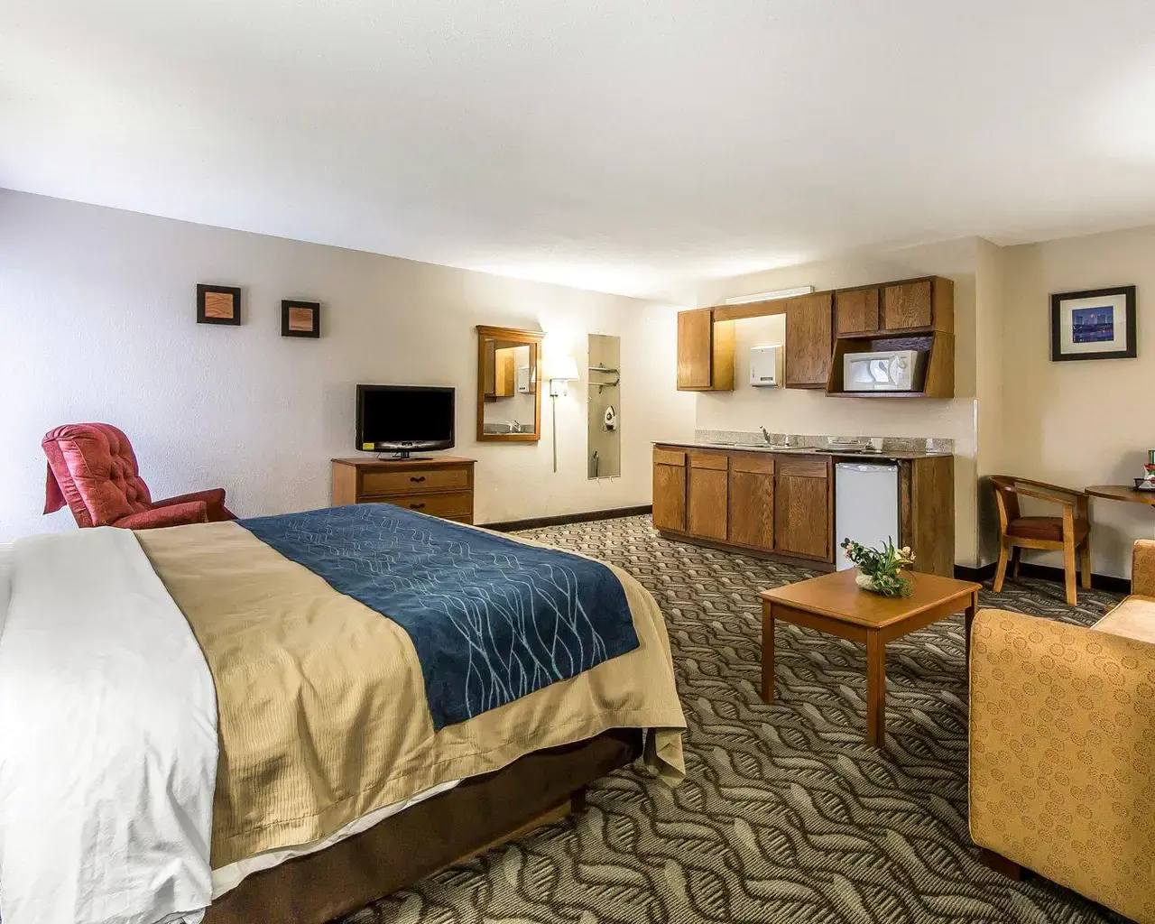 Guest Room with Hot Tub